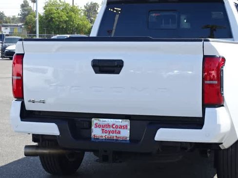 Certified 2024 Toyota Tacoma SR5 w/ SR5 Upgrade Package AWD/4WD image 15