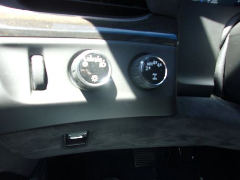 Used 2020 Cadillac Escalade Platinum AWD/4WD image 27
