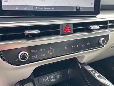 Certified 2025 Kia Sorento S w/ Panoramic Sunroof Package image 23