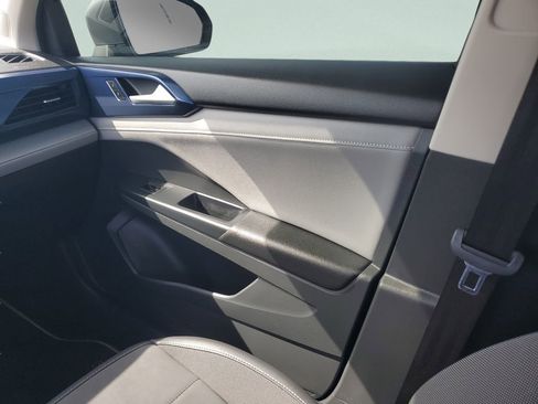 Used 2023 Volkswagen Taos SE image 16