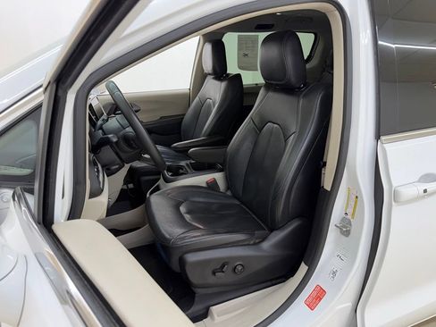 Used 2022 Chrysler Pacifica Touring-L FWD image 20