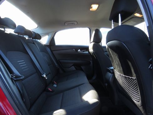 Used 2019 Kia Forte S image 16