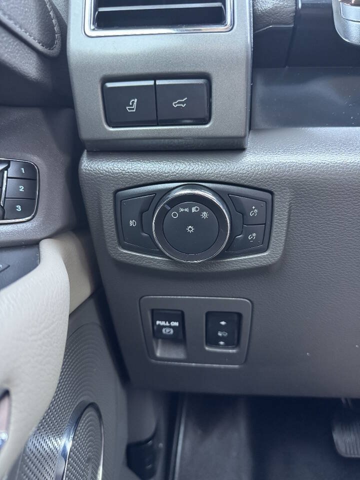 Used 2019 Ford Expedition Max XLT w/ Equipment Group 202A RWD image 28