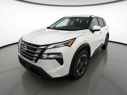 Used 2025 Nissan Rogue SV image 3