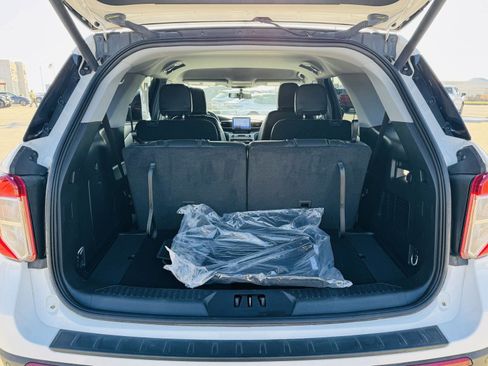 Used 2023 Ford Explorer XLT w/ Equipment Group 202A image 29