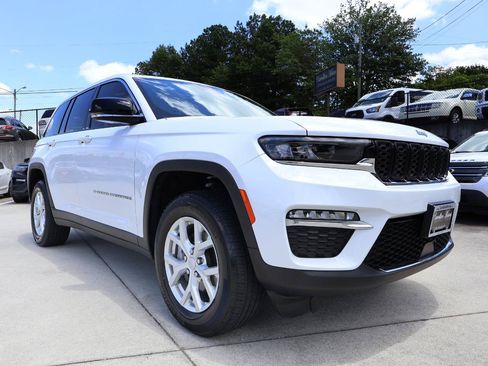 Used 2023 Jeep Grand Cherokee Limited AWD/4WD image 9