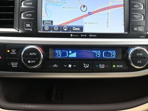 Used 2016 Toyota Highlander Limited Platinum image 24