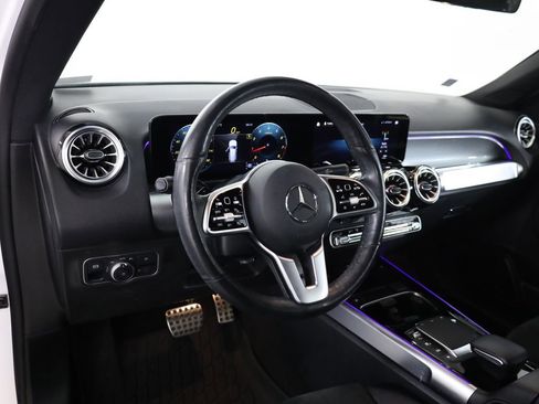 Used 2022 Mercedes-Benz GLB 250 4MATIC image 26