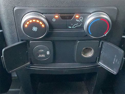 Used 2020 Ford Explorer XLT image 15
