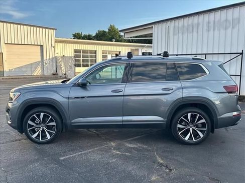 Used 2024 Volkswagen Atlas SEL Premium R-Line AWD/4WD image 7