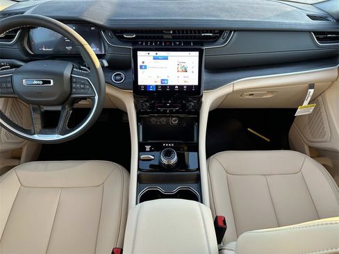 New 2025 Jeep Grand Cherokee L Limited image 11