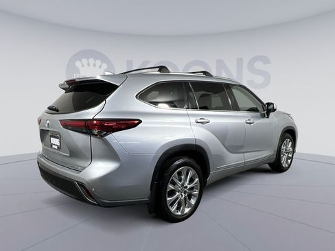 Used 2021 Toyota Highlander Limited AWD/4WD image 11