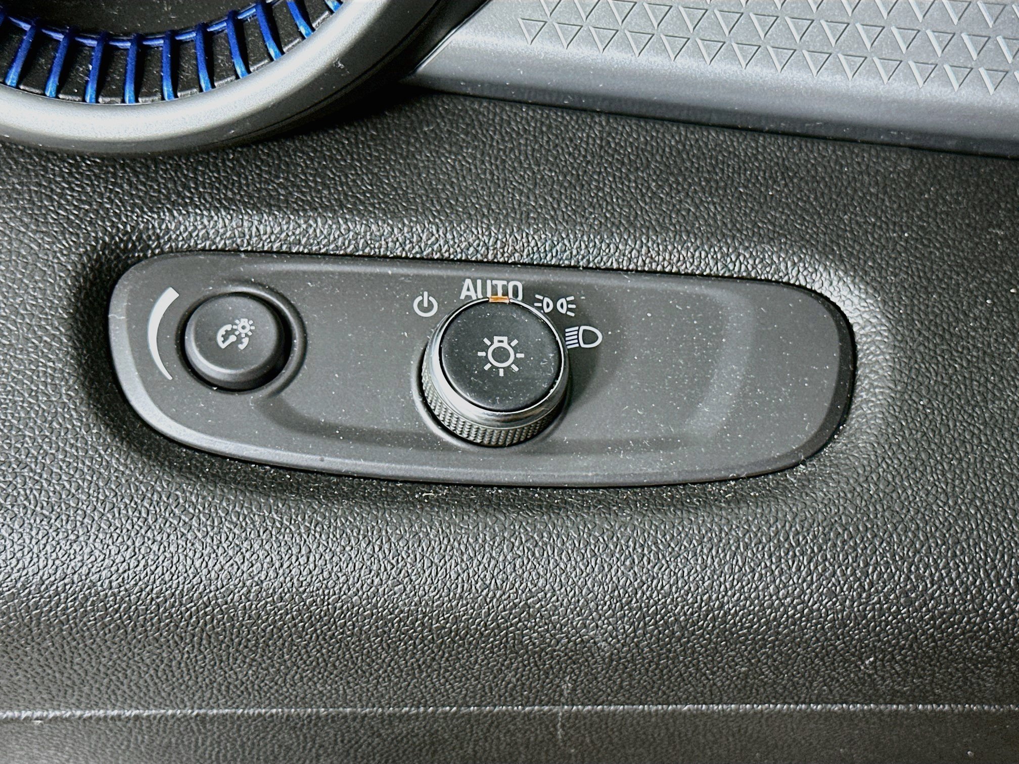 Used 2025 Chevrolet Trax LS FWD image 17