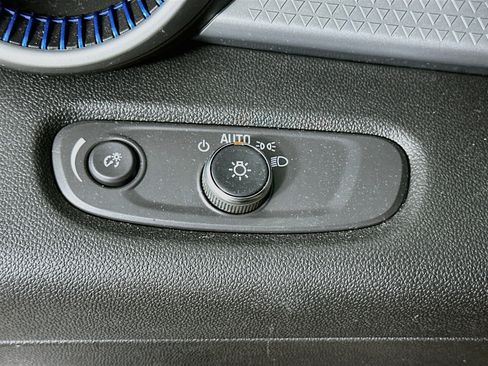 Used 2025 Chevrolet Trax LS FWD image 17