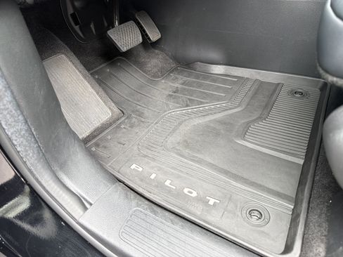 Used 2025 Honda Pilot Touring image 17