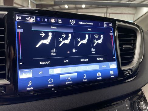 Used 2024 Chrysler Pacifica Touring-L FWD image 22