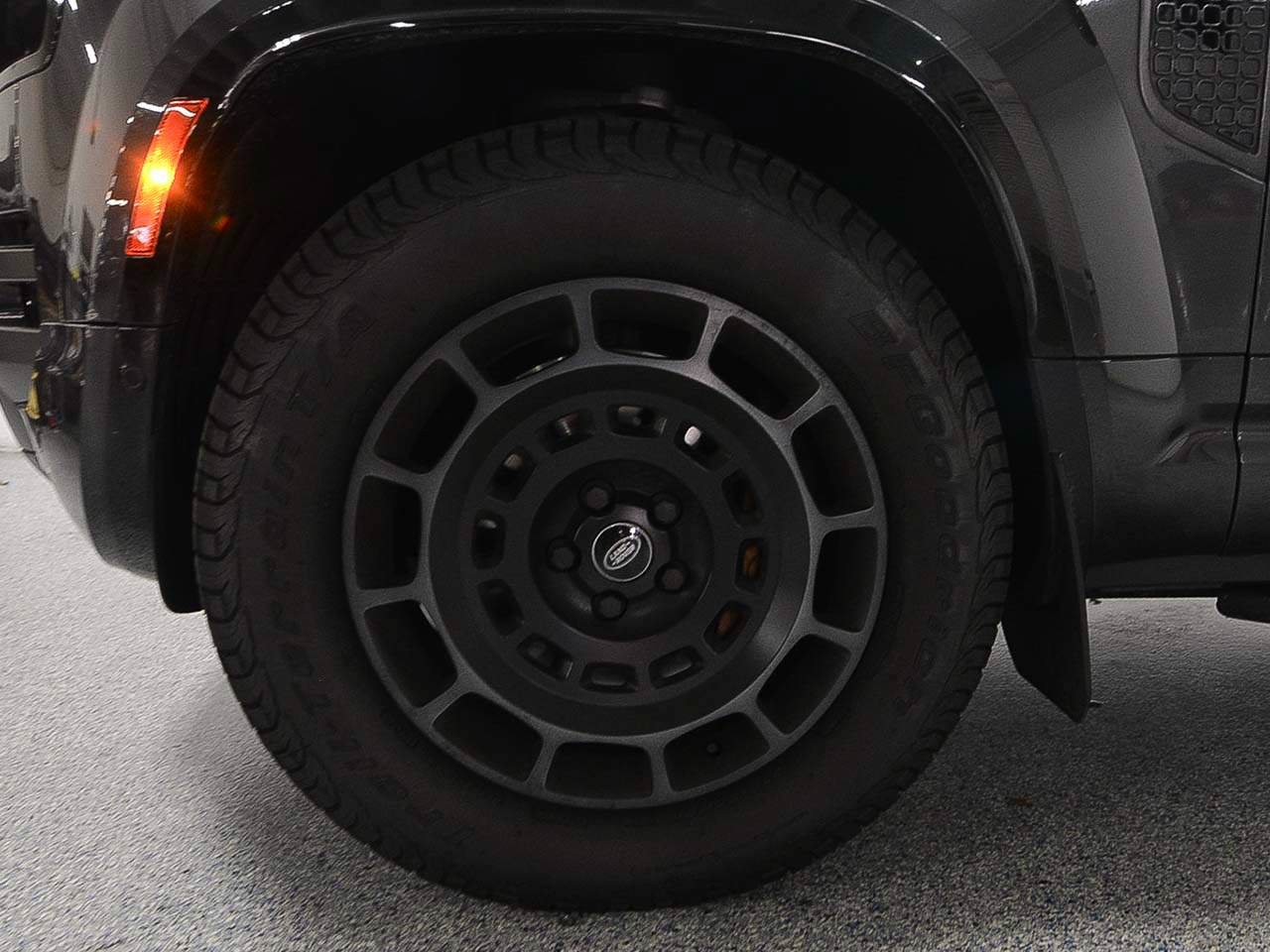 Used 2025 Land Rover Defender 110 AWD/4WD image 5