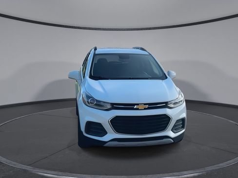 Used 2019 Chevrolet Trax LT w/ LT Convenience Package FWD image 3