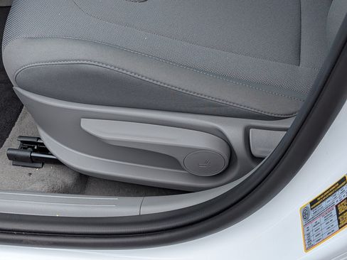 New 2026 Hyundai Elantra Limited FWD image 18