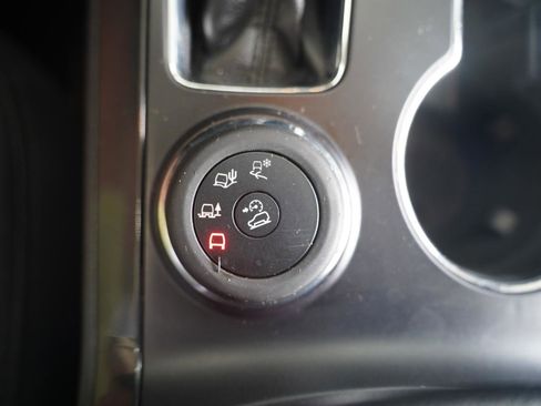 Used 2019 Ford Explorer XLT w/ Equipment Group 201A AWD/4WD image 21