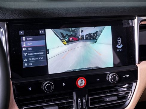 Certified 2025 Porsche Macan image 23