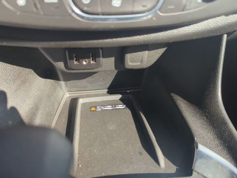 Used 2022 Chevrolet Traverse LT FWD image 30