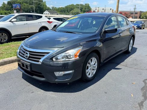Used 2014 Nissan Altima 2.5 S w/ Sport Value Package FWD image 3