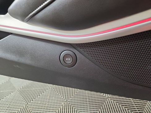 Used 2016 Chevrolet Camaro SS image 28