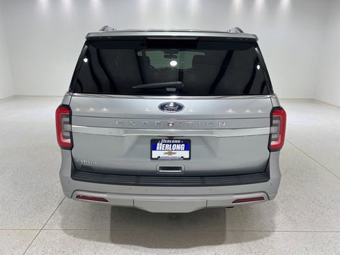 Used 2023 Ford Expedition Platinum image 4