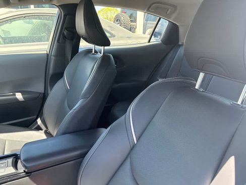 Used 2026 Toyota Prius XLE FWD image 8
