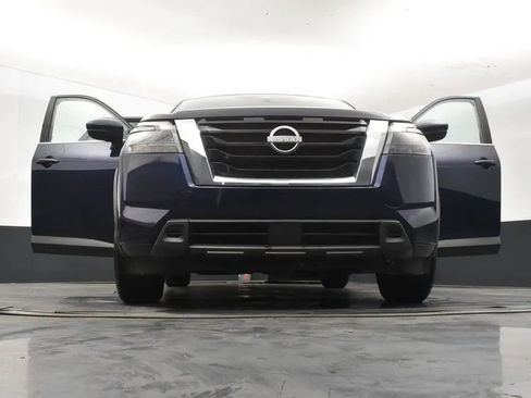 Used 2024 Nissan Pathfinder SV FWD image 11