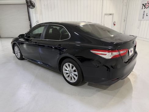 Used 2018 Toyota Camry LE w/ Convenience Package image 3