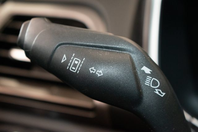 Used 2018 Ford Fusion SE w/ Fusion SE Technology Package FWD image 24