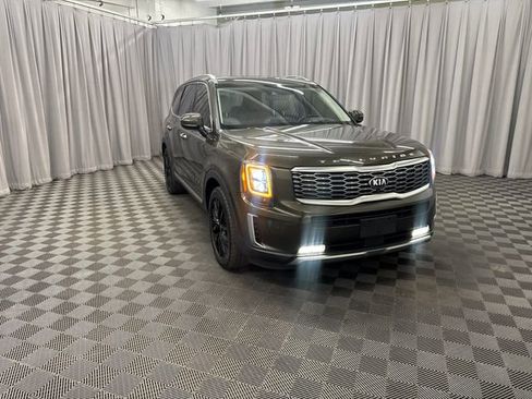 Used 2021 Kia Telluride SX w/ SX Prestige Package AWD/4WD image 3