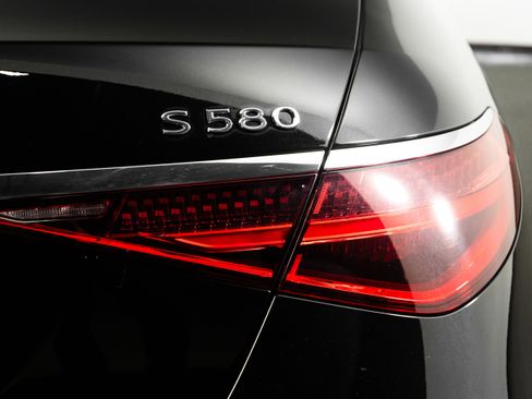 Used 2024 Mercedes-Benz Maybach S 580 4MATIC image 12