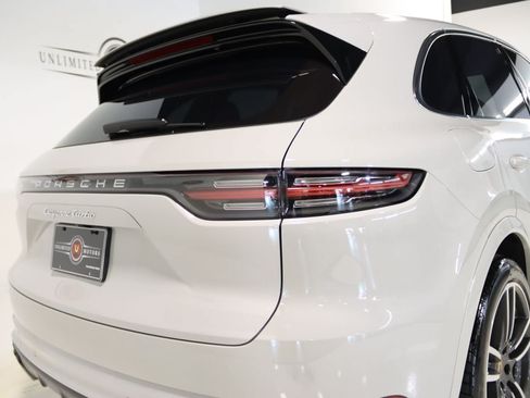Used 2020 Porsche Cayenne Turbo AWD/4WD image 12