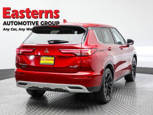 Used 2023 Mitsubishi Outlander SE image 5