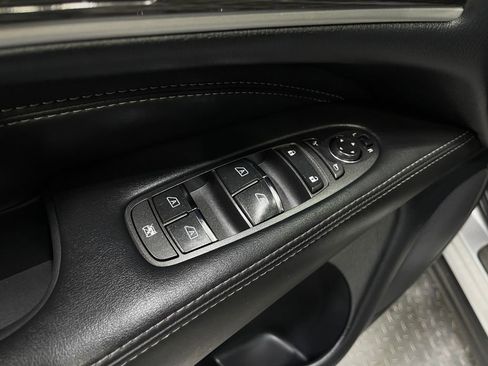 Used 2019 INFINITI QX60 Luxe w/ Essential Package image 17