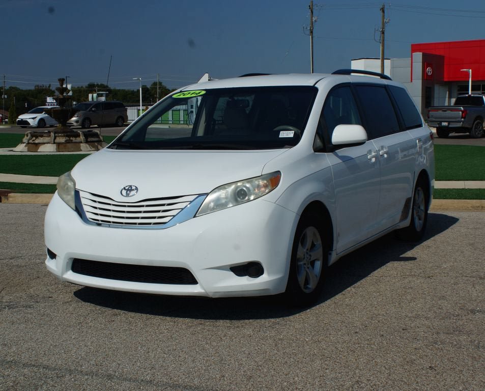 Used 2014 Toyota Sienna LE FWD image 17