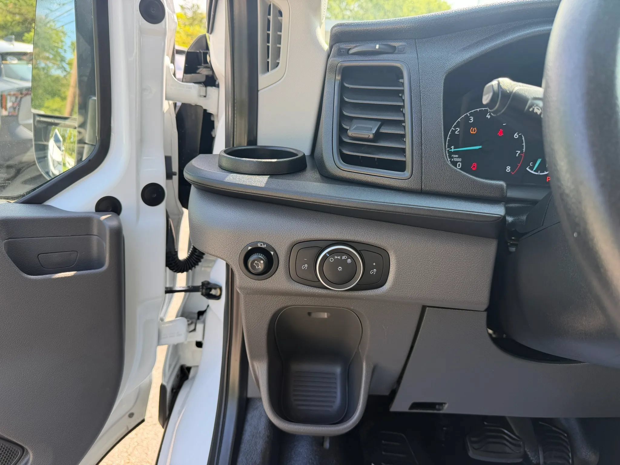 Used 2020 Ford Transit 150 RWD image 19