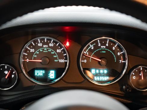 Used 2018 Jeep Wrangler Unlimited Sport w/ Connectivity Group image 16