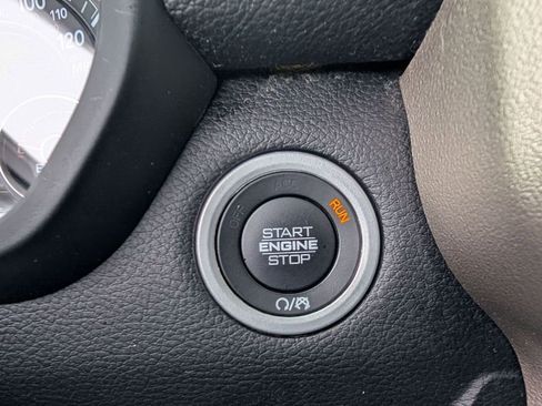 Used 2019 RAM 1500 Laramie AWD/4WD image 41