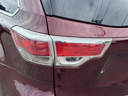 Used 2014 Toyota Highlander LE image 32