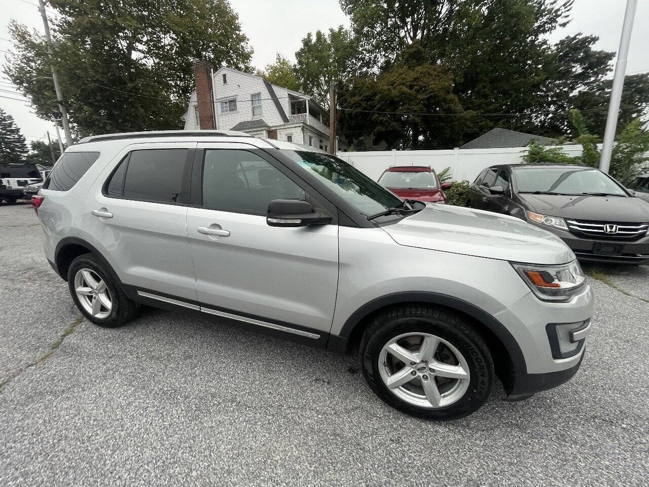 Used 2016 Ford Explorer XLT AWD/4WD image 4