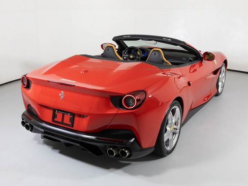 Used 2020 Ferrari Portofino image 2