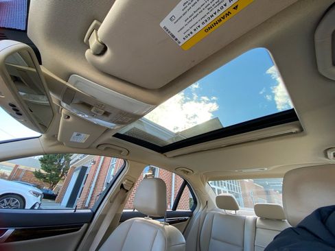 Used 2013 Mercedes-Benz C 250 Sport image 21