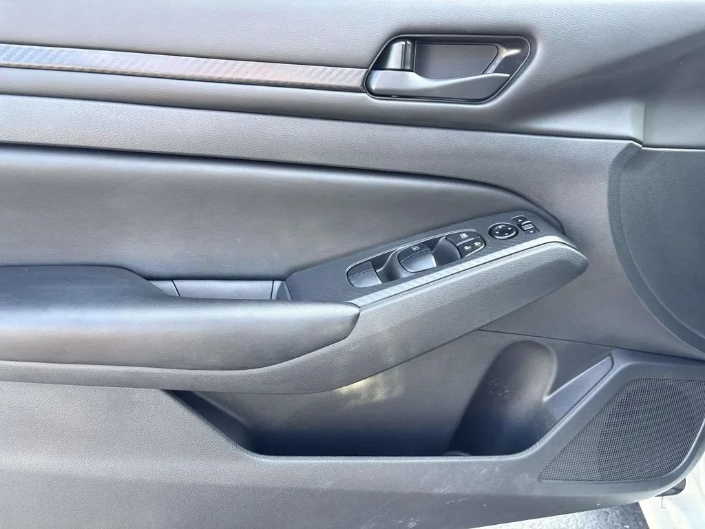 Used 2025 Nissan Altima 2.5 S FWD image 24