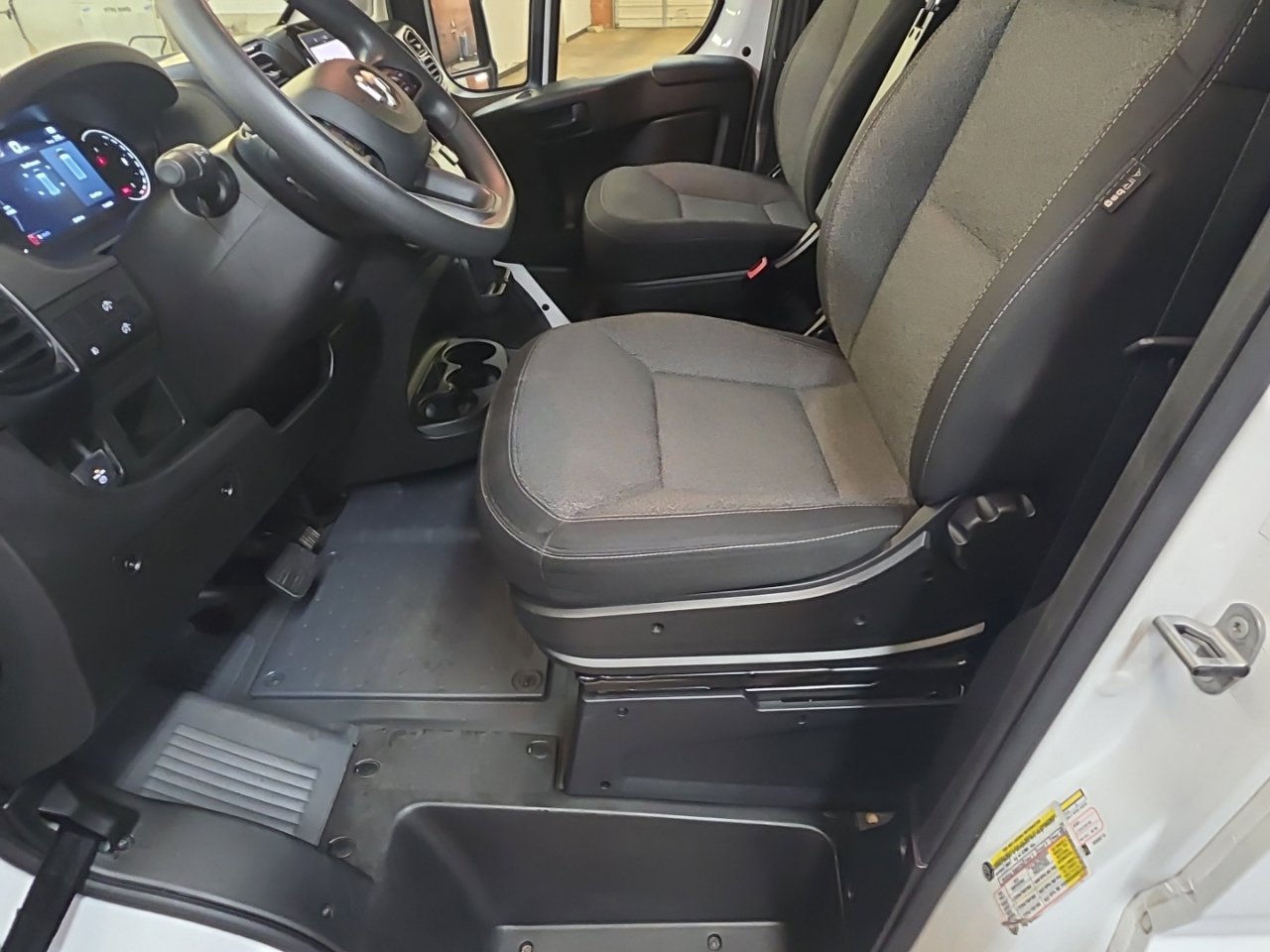 Used 2025 RAM ProMaster 2500 w/ U-Haul Equipment Group FWD image 30