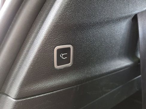 Used 2025 Chrysler Pacifica Select FWD image 34