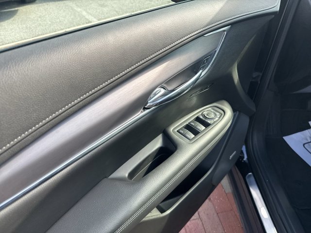 Used 2024 Cadillac XT6 Luxury FWD image 11